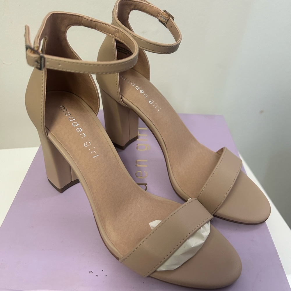 Madden Girl Beella Blush Block Heel Sandals Size 7 NIB